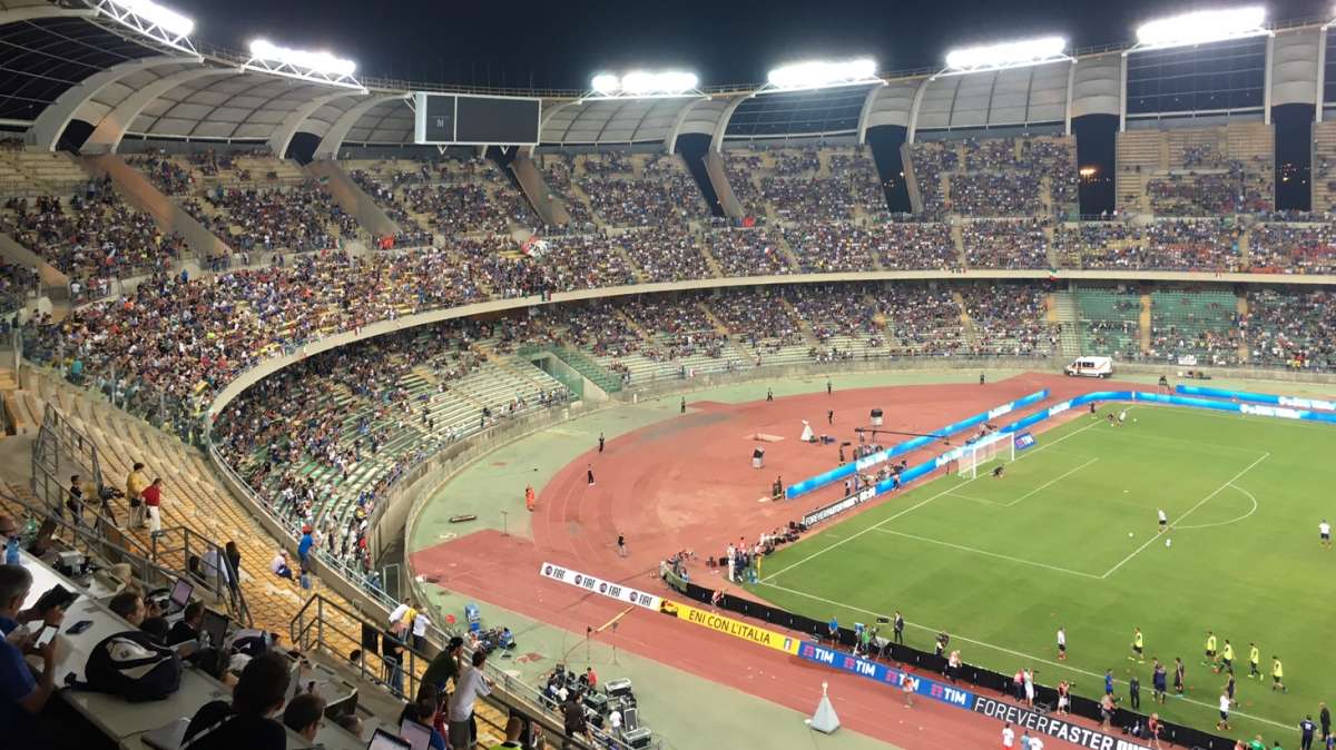 Serie B, Bari-Palermo 0-0: i galletti resistono in nove, chance sprecata dai rosanero