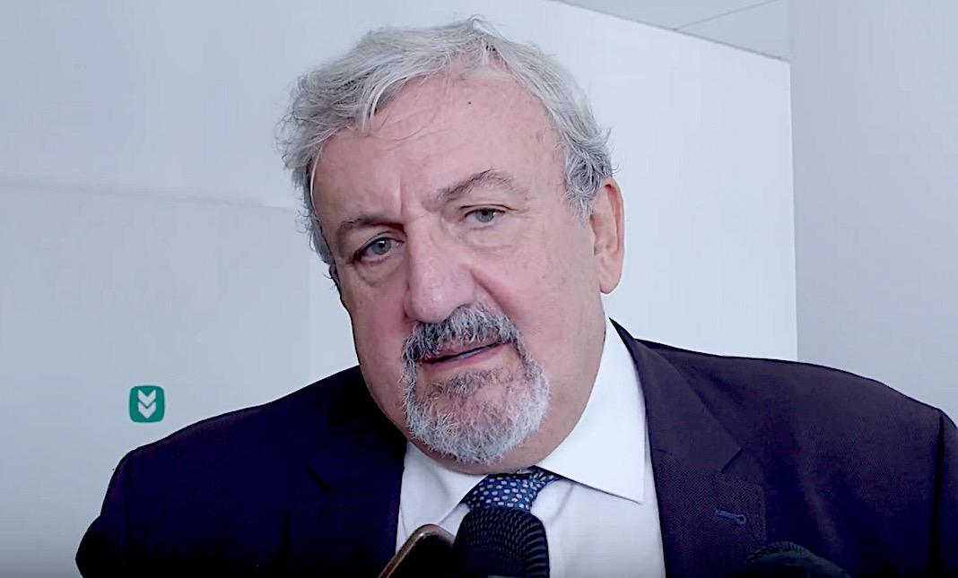 La Repubblica - Emiliano: "La famiglia De Laurentiis ha restituito dignità al Bari, ma adesso ha esaurito la spinta propulsiva. Tempi maturi per la cessione" 