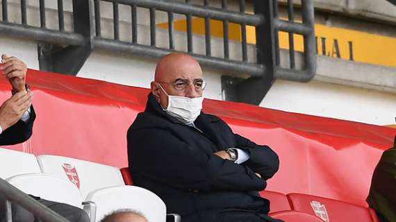 Monza, notte agitata: lanciate quattro bombe carta, striscione contro Galliani
