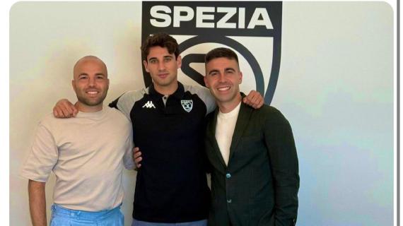 FOTO TB - Cistana immortalato subito dopo la firma con lo Spezia