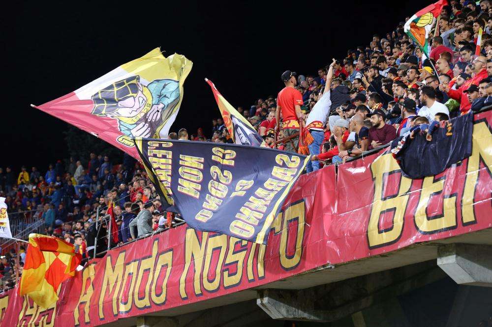 Serie B, Benevento-Lecce 3-3: fuochi d'artificio al 'Vigorito', la Strega recupera 3 gol