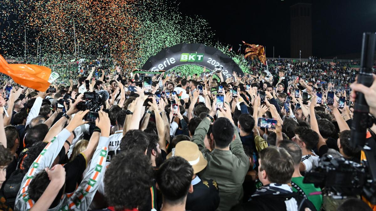 Estasi Venezia, è in Serie A. Crollo Monza, al Frosinone basta un punto