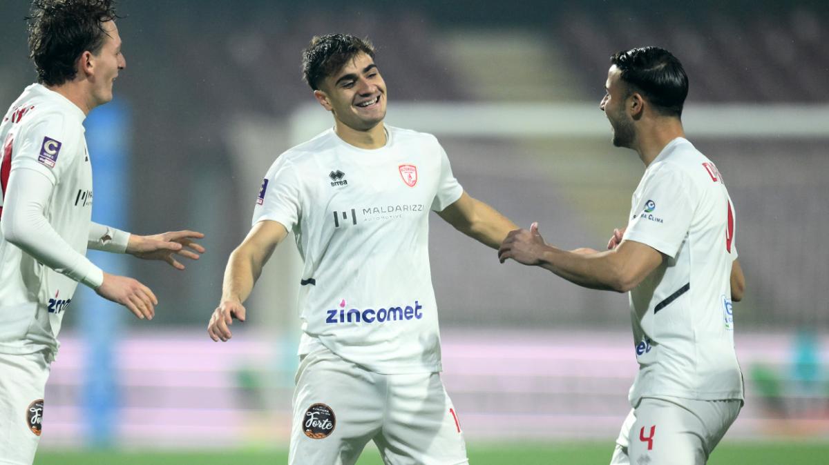 Carrarese e Cremonese sulle tracce di un centrocampista di C