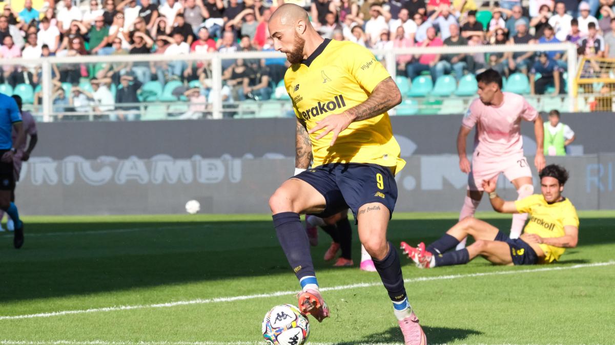 CorSport - Avellino, Artistico prima scelta per l'attacco. Catanzaro, Possanzini o Pagliuca per la panchina. Mantova scatenato: preso Gliozzi, seguiti De Battisti e Podgoreanu, concorrenza all'Arezzo per Tomasevic