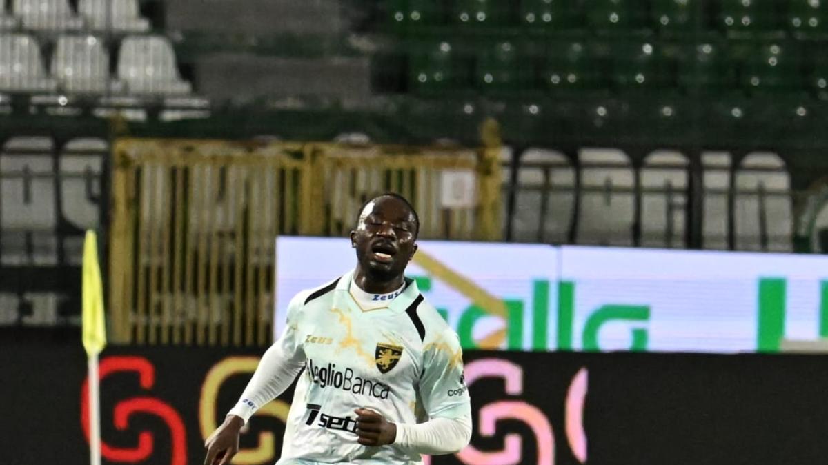 Serie B, Frosinone-Bari 1-1 (pt): pari nel segno dei 2006