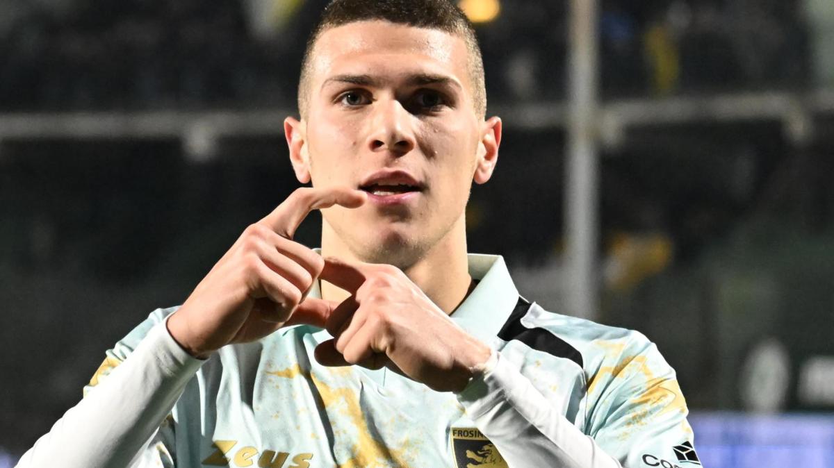 Serie B, terminati i primi tempi delle gare iniziate alle ore 15: Juve Stabia e Frosinone avanti, 'X' al San Nicola