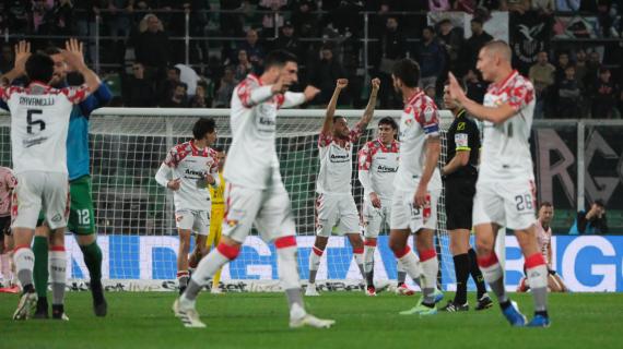 Il Giorno - Cremonese tutto cuore. Uno-due del Palermo. I grigiorossi in rimonta strappano i tre punti