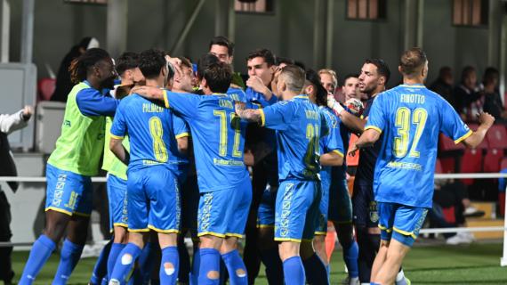 Il Tirreno - Carrarese, sei Bellissima: è Serie B dopo 76 anni, in città esplode la festa