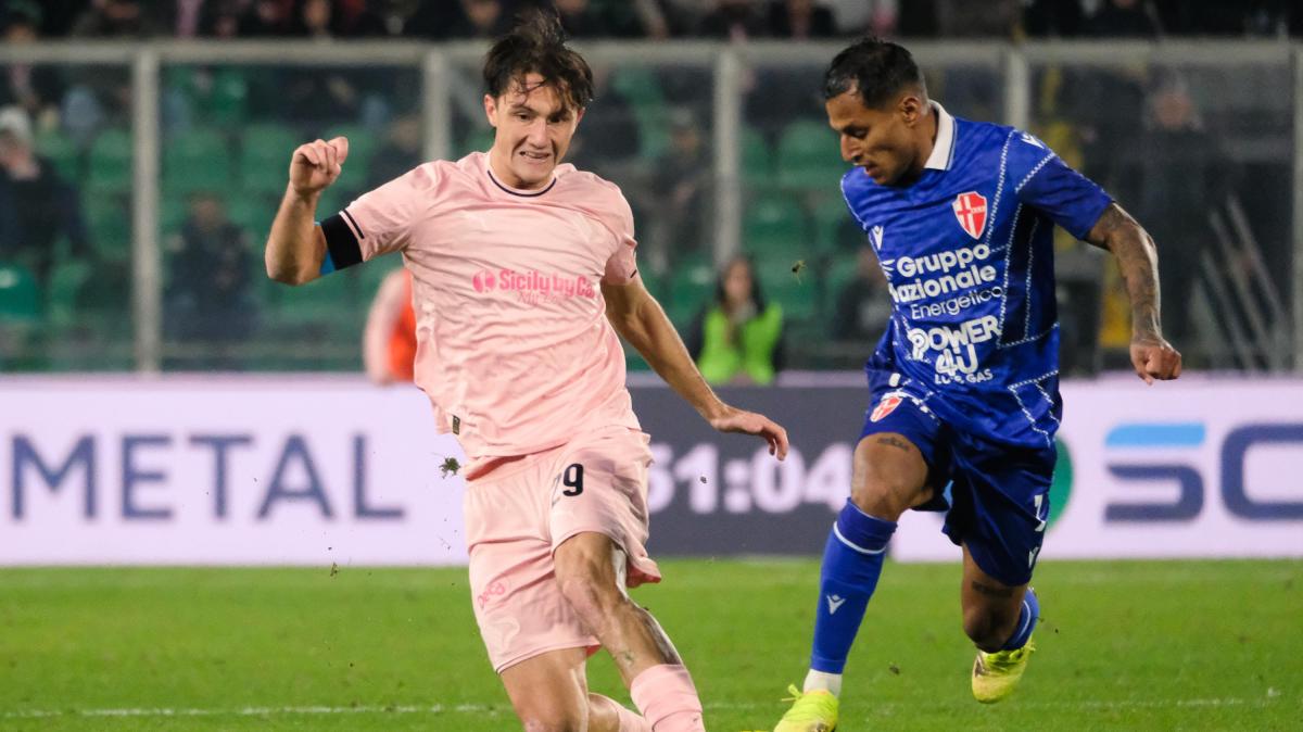 Palermo, ansia per le condizioni di Peda. Inzaghi: "Speriamo non sia nulla di grave"