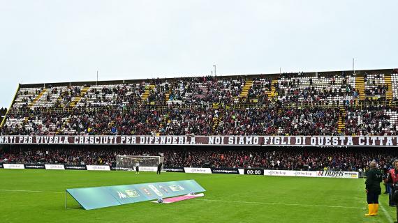 Salernitana, sciopero del tifo per 15' contro la Carrarese