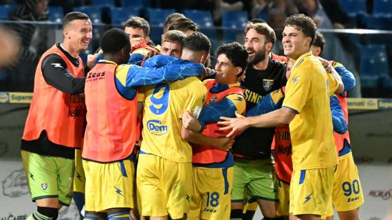 Frosinone, aggancio al Modena in vetta, frena ancora il Palermo. Il Catanzaro sa solo pareggiare