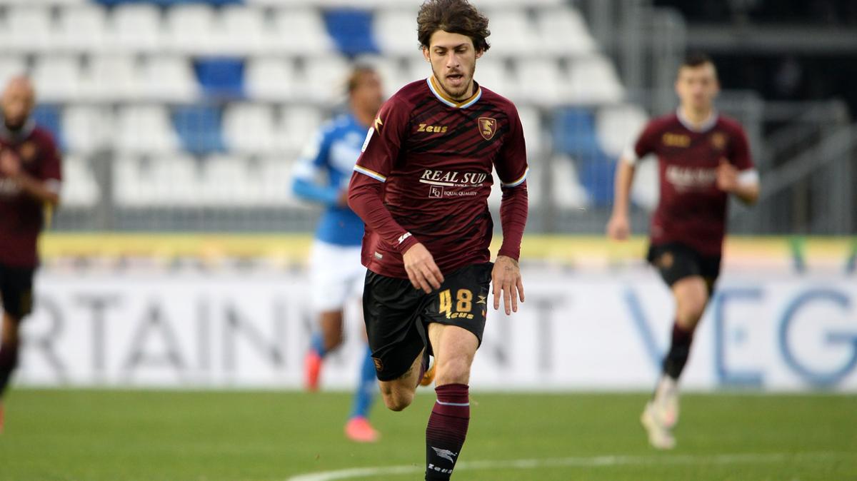 Bari, Antonucci: "Servono punti, il bel gioco arriverà. Questa è la piazza più importante in cui ho giocato"