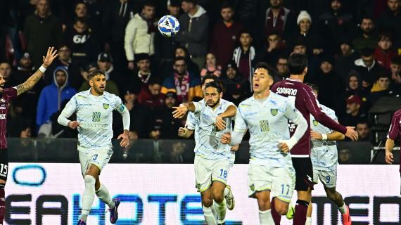 Serie B, terminati i primi tempi delle gare in campo alle 15: avanti Carrarese e Sudtirol 