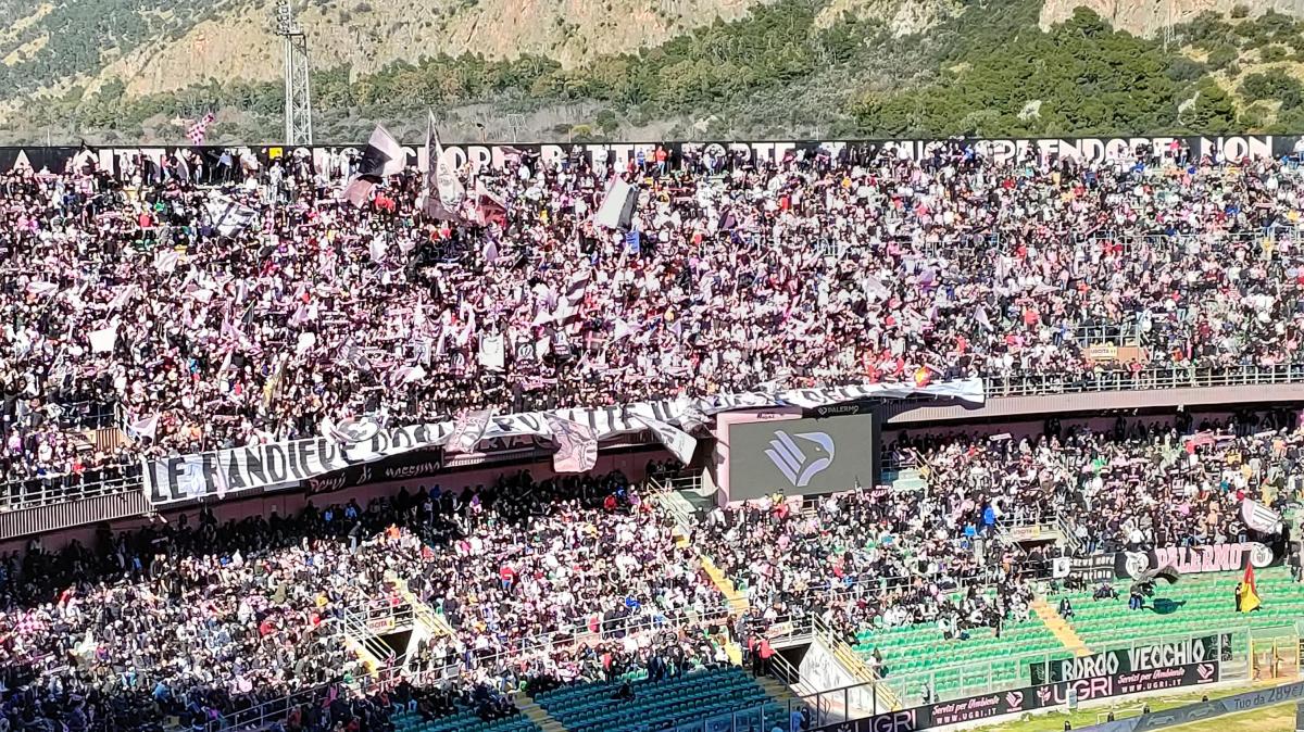 Tuttosport - Palermo, la bolgia del 'Barbera' per l’assalto alla vetta