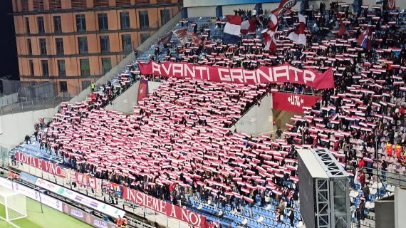 RdC - Episodio da stadio, la sciarpa della Reggiana nel derby Sassuolo-Cagliari