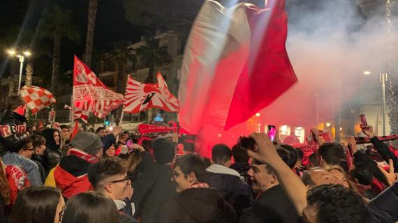 La Repubblica: "Niente voli charter per la Sardegna: l'odissea dei tifosi del Bari per arrivare a Cagliari"