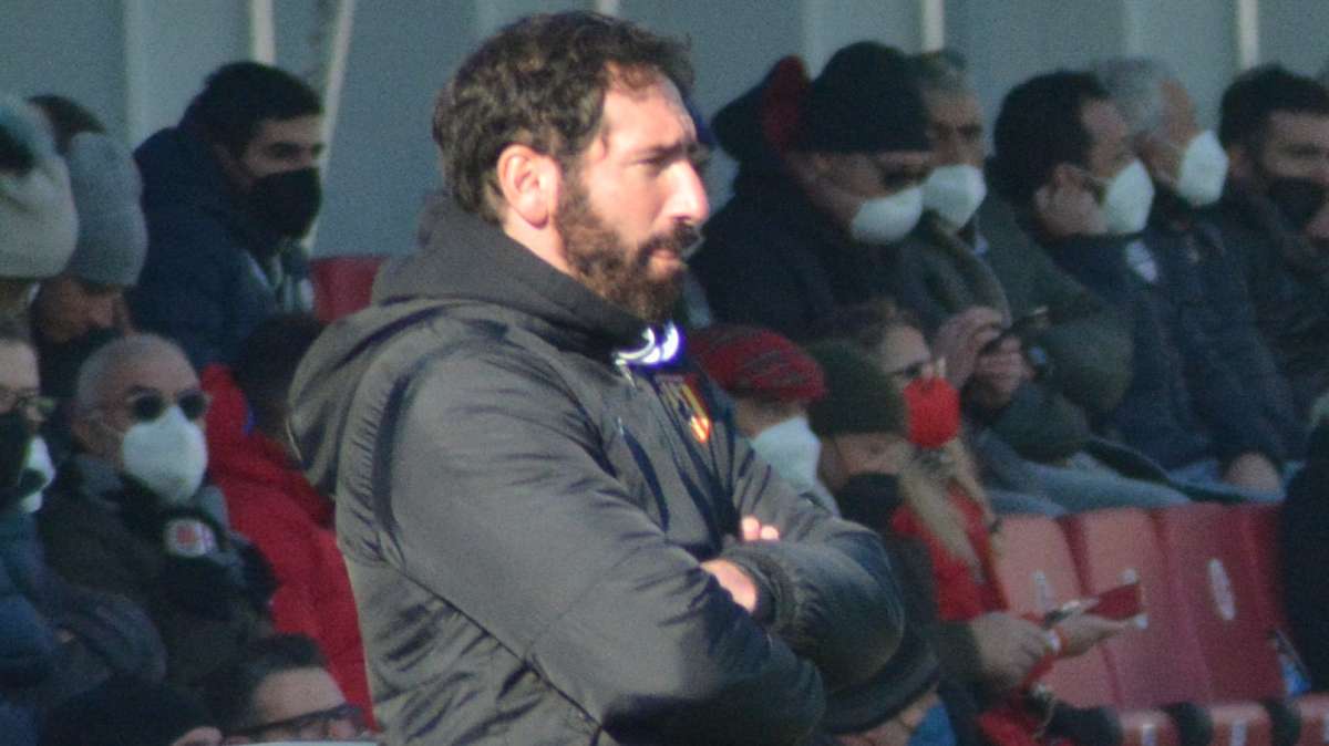 Benevento, Caserta: "Frosinone squadra forte. Mi piace l'attaccamento alla maglia dei ragazzi"