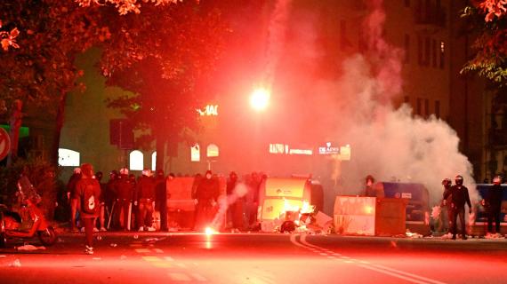 La Repubblica - Genoa-Sampdoria: arrestati cinque ultras dopo gli scontri, il sesto è ricercato