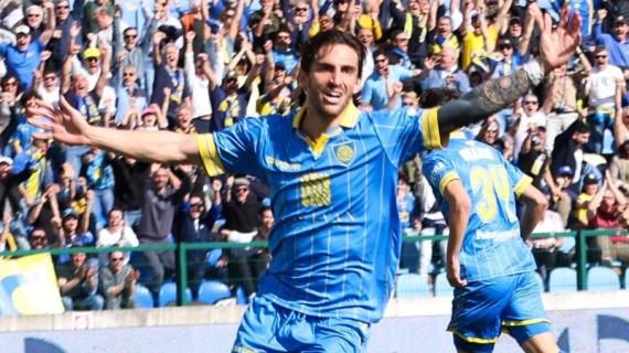 ESCLUSIVA TB – Carrarese, Torregrossa: “Qui proprietà ambiziosa e un bel gruppo, senza primedonne. Mister Calabro il valore aggiunto. Quota 100 (gol) tra i pro? Sono a -6. Brescia fallito una ferita, ma con l’Union si rialzerà” 