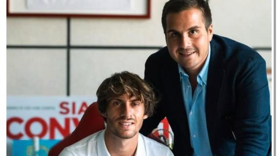 FOTO TB - Schira: "Antonucci al Bari: il momento della firma"