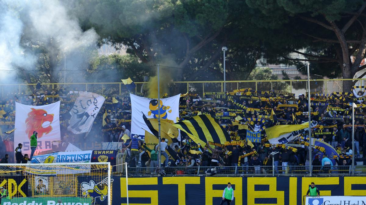 Serie B, Juve Stabia-Avellino 2-0: alle vespe il derby campano