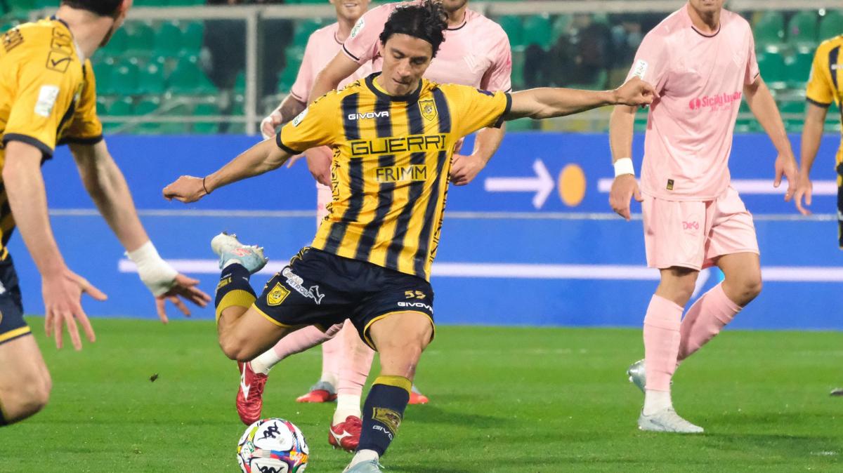 Juve Stabia, sirene dalla A per Leone