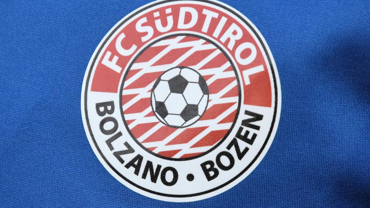 Sudtirol-Carrarese, altoatesini in campo con una maglia speciale per celebrare il 30° anniversario del club