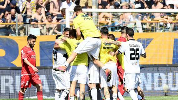 RIVIVI IL LIVE TB - Diretta Goal Serie B: Game over. Suicidio Frosinone, il Parma è in A. Novara all'inferno, Ascoli ed Entella ai play-out