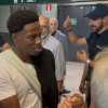 Juventus, primo bagno di folla per Jonathan David al suo arrivo al J Medical