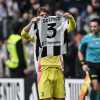 Il rigore di Vlahovic e tanta solidità: Juve 1-0 sul Cagliari all'intervallo. Motta a 45' dal record