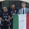 Roberto Mancini campione del Qatar. E festeggia con la bandiera griffata Euro 2020...