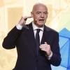 Infantino, i giocatori che si coprono la bocca andrebbero squalificati