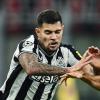 Newcastle, Bruno Guimaraes sul padre: "Ormai qui è famoso: fa più foto di me"