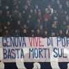 "Genova vive di porto. Basta morti sul lavoro". Lo striscione della Gradinata Nord