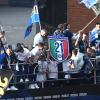 Inter, dopo l'annuncio sul futuro Calhanoglu si scatena sul pullman: il video
