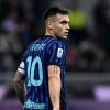 Notte prima degli esami: Inter, Lautaro sorride mentre disegna a casa con i figli...