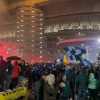 Inter, la festa inizia a San Siro: le foto dei tifosi. Delirio nerazzurro fuori dallo stadio