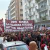 Torino, 5mila tifosi in marcia contro il presidente: "Cairo devi vendere, vattene"...