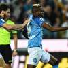 Osimhen chiude nel segno del gol: 26 in campionato, il Napoli la sblocca da rigore con la Samp