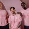 Palermo, presentata la prima maglia per la prossima stagione: sarà tutto rosa
