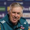 Un compleanno 'mondiale' per Ancelotti, i giocatori del suo Brasile lo festeggiano...