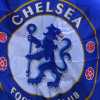 Il Chelsea rende omaggio all'epoca di Vialli e Zola: la nuova maglia home ispirata agli anni '90