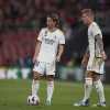 Modric saluta il Bernabeu, commozione e sorpresa: c'è anche Kroos ad abbracciarlo...