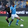Il Parma fa gol subito e poi ingabbia il Napoli: 1-0 all'intervallo, decide (per...