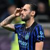 L'Inter cala il tris con il rigore di Calhanoglu. Affonda la Fiorentina in 10 per...