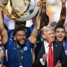 Trump solleverà la Coppa del Mondo come fatto col Chelsea: la FIFA stravolge il protocollo?...