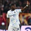 La Roma sbaglia il fuorigioco, l'Inter ringrazia e colpisce: nerazzurri avanti all'intervallo...