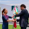 Mondiali 2026: Messico, la presidente Sheinbaum consegna la bandiera alla nazionale...