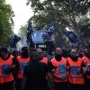Inter in festa: Thuram autografa occhiali, Chivu fuma. E spunta una bandiera del...