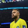 Non può giocare, ma si rivede Neymar in campo ad un Mondiale: il prepartita è solo...
